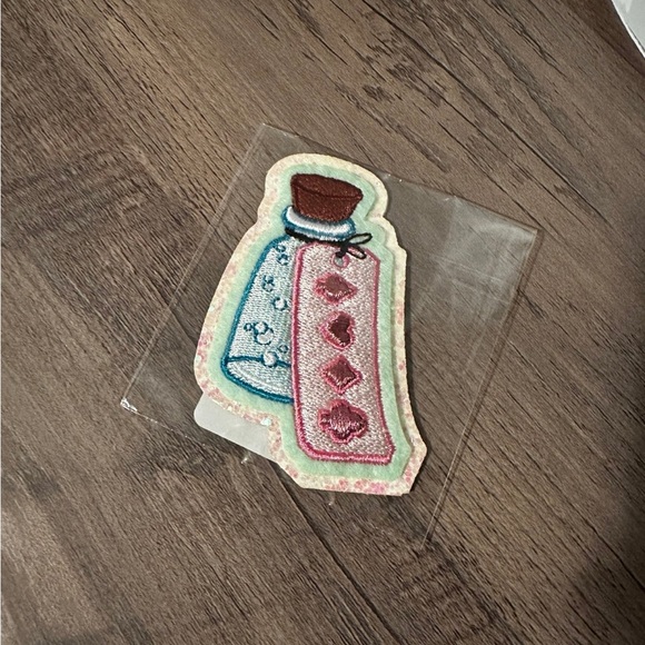 Stoney Clover Lane Alice in Wonderland bottle patch - Picture 2 of 3